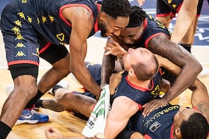 El increíble triple desde más de 25 metros que generó asombro en los fanáticos de la Liga ACB
