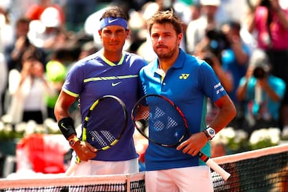 Rafa Nadal y Stan Wawrinka, en aquella final de Roland Garros 2017. La raqueta del español es precio récord