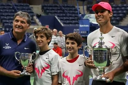 En el US Open 2017, los pequeños Toni y Joan Nadal, hijos de Toni y primos de Rafael; ambos chicos hoy se convirtieron en tenistas profesionales.