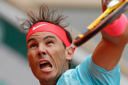 No tuvo inconvenientes Nadal en la cancha central cubierta; las aberturas de los costados dejan entrar aire y el español está a gusto con ello.