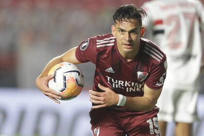 Rafael Borré sigue cumpliendo con su cuota goleadora y, además, corre y marca.