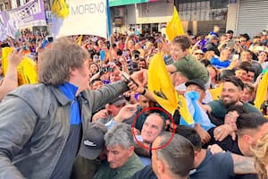 Rafael Carlos Aguirre, excustodio de Menem, ahora con Milei; ayer estuvo en la caravana por Moreno