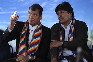 Rafael Correa y Evo Morales en la cumbre de la OEA, en Bolivia, donde encabezaron la ofensiva para reformar la CIDH