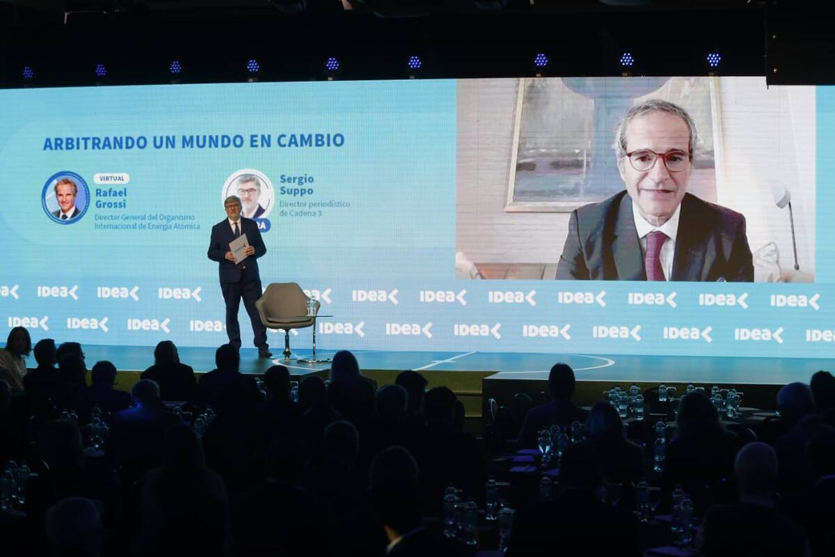 Rafael Grossi dialogó con Sergio Suppo durante el Coloquio de IDEA