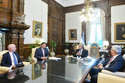 Rafael Magnanini, Martín Schvartzman, CEO de Exponenciar, el presidente Alberto Fernández y el ministro de Agricultura, Julián Domínguez