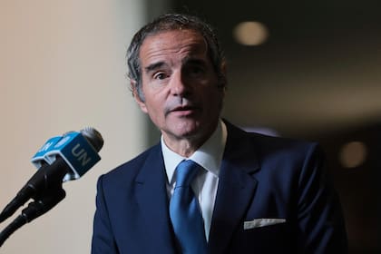 Rafael Mariano Grossi, director general del Organismo Internacional de Energía Atómica (OIEA) de la ONU, habla con los medios en la sede de las Naciones Unidas, en Nueva York