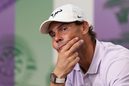 Rafael Nadal anuncia su retiro de Wimbledon en una rueda de prensa, el jueves 7 de julio de 2022. (Joe Toth/Pool Foto vía AP)