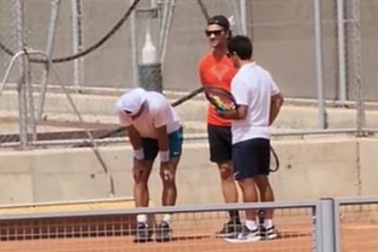 Rafael Nadal, dolorido durante un entrenamiento en Mallorca