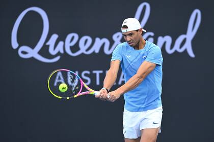 Rafael Nadal durante su primer entrenamiento en Australia: luego de una temporada de inactividad, el español reaparecerá en el tour durante los próximos días, en el ATP de Brisbane