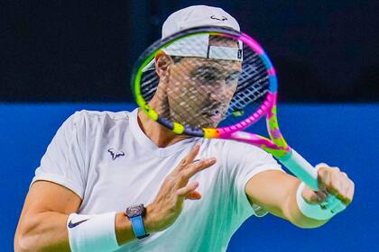 Rafael Nadal durante un entrenamiento en la Copa Davis, el martes 19 de noviembre de 2024, en Málaga, España. (AP Foto/Manu Fernández)