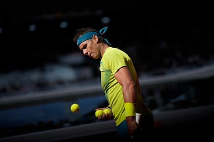 Rafael Nadal enfrenta a Novak Djokovic en un choque de planetas en Roland Garros