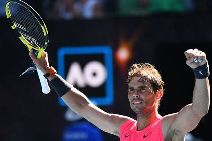 Rafael Nadal festeja luego de ganarle a su compatriota Pablo Carreño Busta en el Abierto de Australia.