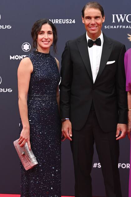 Rafael Nadal fue distinguido junto a su mujer, Mery Perelló, por su labor en la fundación que lleva el nombre del tenista. De bajo perfil, ella se destacó con un elegante diseño bordado de Rosa Clará.
