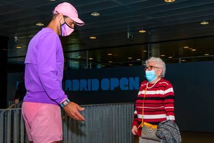 Rafael Nadal y Manuela Navarro Esteban, frente a frente en Madrid; un sueño cumplido para la fanática de 95 años del español.