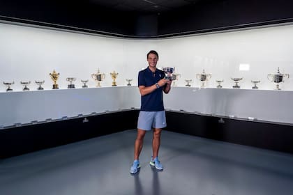 Después de ganar Roland Garros, Rafael Nadal regresó a España y colocó el trofeo en el museo de su academia, en Manacor.
