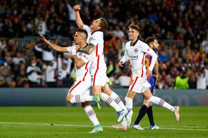 Rafael Santos Borré anotó el 2-0 para Eintracht Frankfurt