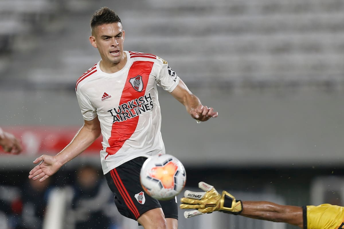 Rafael Santos Borré en el partido frente a Binacional el último marzo