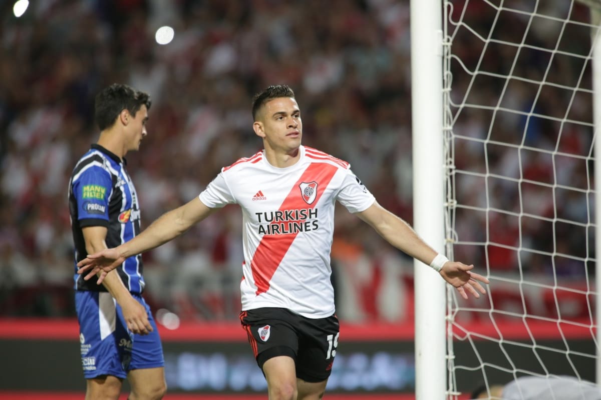 Rafael Santos Borré puso en ventaja a River en Mendoza
