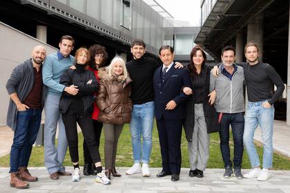 Rafella Carrà en una de sus últimas apariciones públicas: visitó el set de Explota Explota y se fotografió junto a parte del equipo