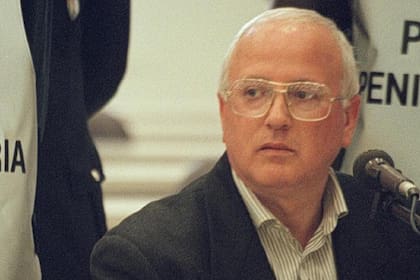 Raffaele Cutolo, un jefe criminal italiano, líder de la Nuova Camorra Organizzata, una organización que construyó para renovar la Camorra, murió ayer en la cárcel a los 79 años