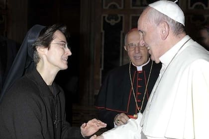 Raffaella Petrini, junto al papa Francisco / Vatican News