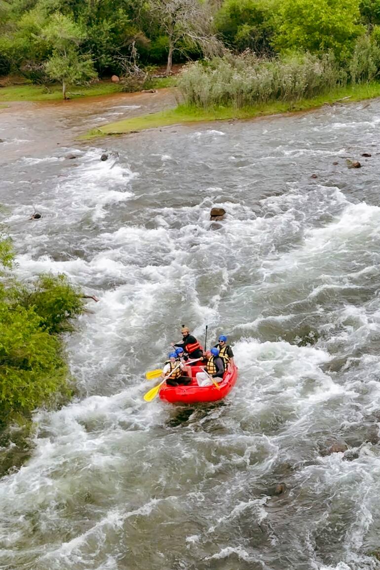 Rafting en el río Juramento.