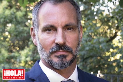 Rahim estudió Literatura en Brown University, Estados Unidos, y Dirección Empresarial en Barcelona. Hoy está al frente de la Red de Desarrollo Aga Khan, una organización filantrópica que destina unos mil millones de dólares al año para para asistir a los ismaelitas en más de 30 países.