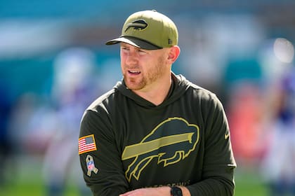 Raiders entrevistan nuevamente a Joe Brady y Davis Webb en búsqueda de entrenador principal