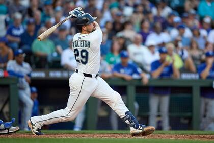 Raleigh amplía ventaja en las mayores con su 33er jonrón en victoria de Marineros sobre Reales