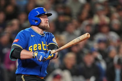 Raley pega jonrón; Marineros logran su primera victoria de la temporada, 5-1 ante Guardianes