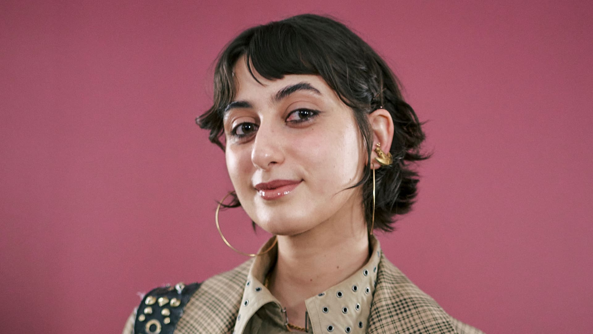 Rama Duwaji, esposa de Zohran Mamdani, vistiendo un conjunto de Diotima (pequeña marca de moda independiente) durante el último New York Fashion Week