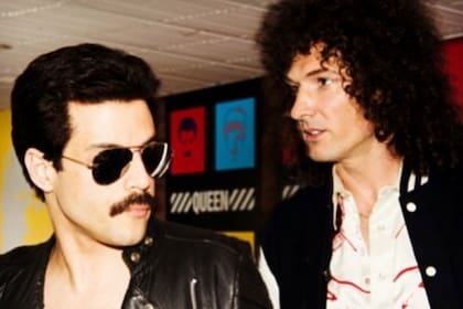 Rami Malek y Gwilym Lee, caracterizados como Mercury y May en la biopic