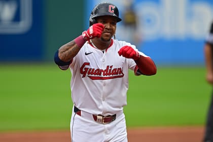 Ramírez conecta HR, Allen lanza seis y Guardianes blanquean 2-0 a Cerveceros por 2ª noche