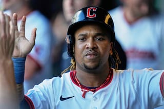 Ramírez logra tres hits y Guardianes remontan ante Marlins para acercarse al comodín