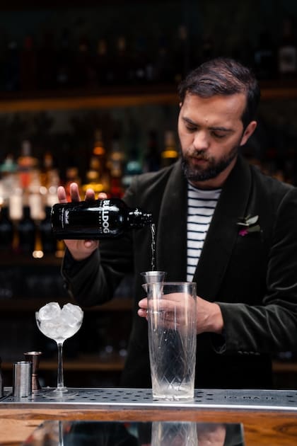 Ramiro Ferrari, brand ambassador de Bulldog, recomienda una proporción de 75% agua tónica y 25% gin, para un gin tonic menos alcohólico que el tradicional 70-30