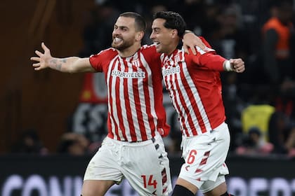 Leandro González Pírez -izquierda- regresará a la titularidad, tras purgar la fecha de sanción