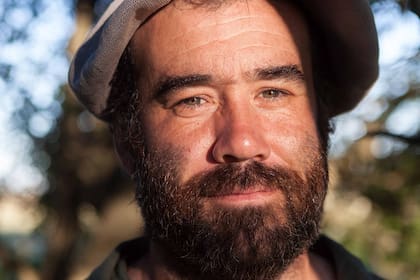 Ramiro Iturriaga es cuarta generación de agropecuarios. Junto a su pareja, Natalia Dardis, decidieron cambiar el modelo de producción.