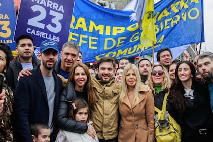 Ramiro Marra y su candidato a legislador porteño, Eugenio Casielles, en una recorrida por La Boca