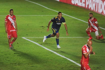 Ramón "Wanchope" Abila festeja su gol frente a Argentinos Juniors.