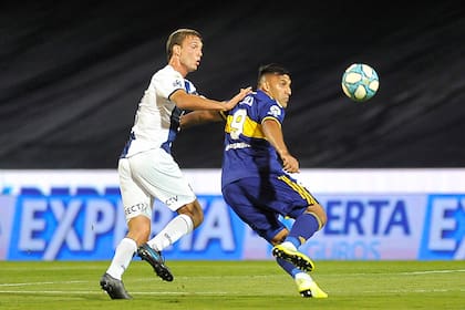 "Wanchope" Abila, en acción antes de su salida por lesión