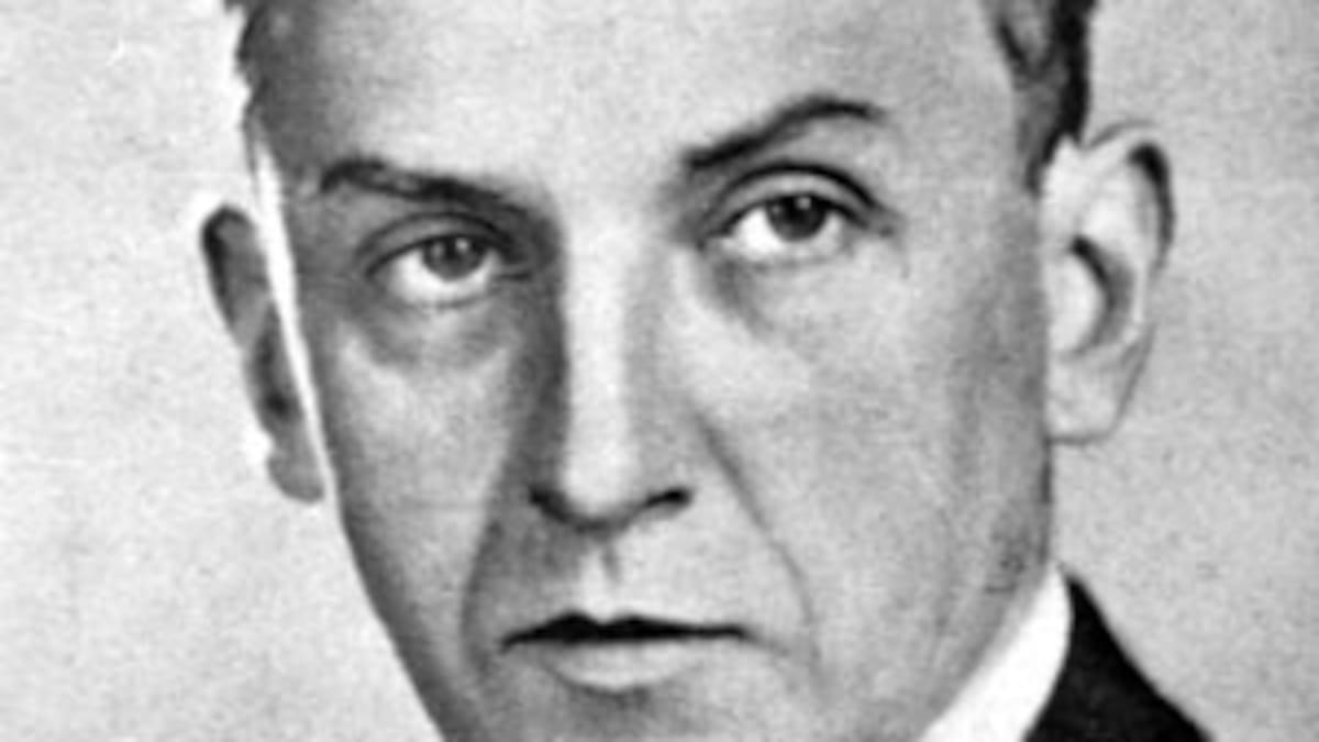 Un asteroide lleva su nombre. El científico argentino, amigo de Einstein, con boletín universitario firmado por cinco premios Nobel - LA NACION
