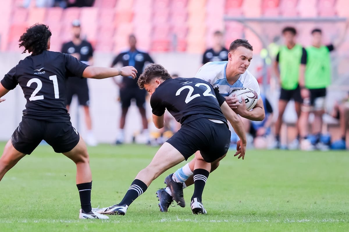 Ramón Fernández Miranda intenta ganar metros: los Pumitas sufrieron 11 tries en contra ante Nueva Zelanda