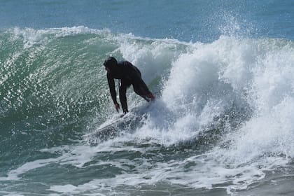 Ramón Navarro, activista ambiental y uno de los mejores surfistas del mundo en olas gigantes