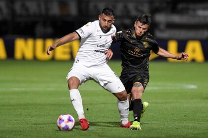 Ramón "Wanchope" Ábila, siempre un peligro, resolvió a los 44 minutos del segundo tiempo con una potente corrida y una buena definición: 2-1 de Colón sobre Platense y tercera victoria en fila, por la Liga Profesional.