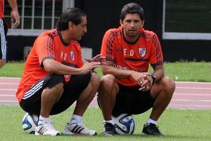 Ramón y Emiliano Díaz, técnico y ayudante, necesitan un triunfo para prenderse
