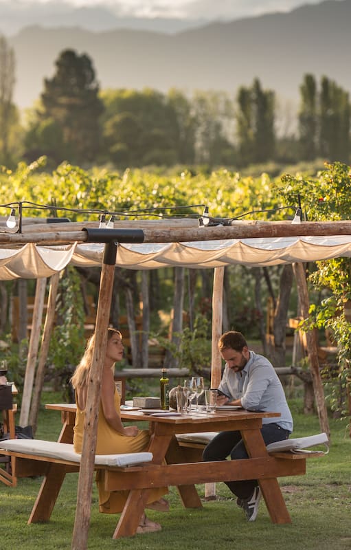 Ramos Generales, el restaurante a cielo abierto de la bodega Kaikén tiene un programa especial para estas vacaciones.