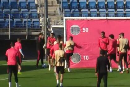 Ramos le pegó dos pelotazos al canterano Reguilón