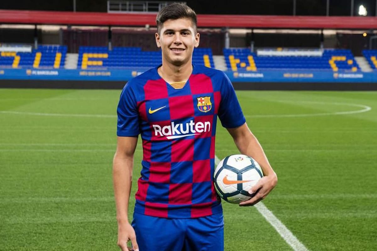 Ramos Mingo con la camiseta de Barcelona; estaba jugando con el equipo B, pero Koeman lo citó sorpresivamente para el primer partido de la temporada, ante Villarreal