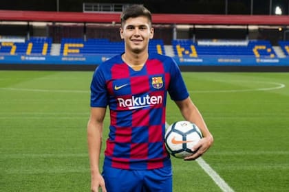 Ramos Mingo se incorporó a Barcelona B, tras la firma de su contrato.