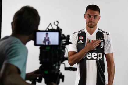 Ramsey posó con la camiseta de la Juventus